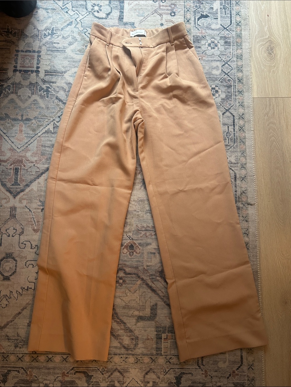High-Waist Wide Abercrombie and Fitch Sloan Trousers in Camel
